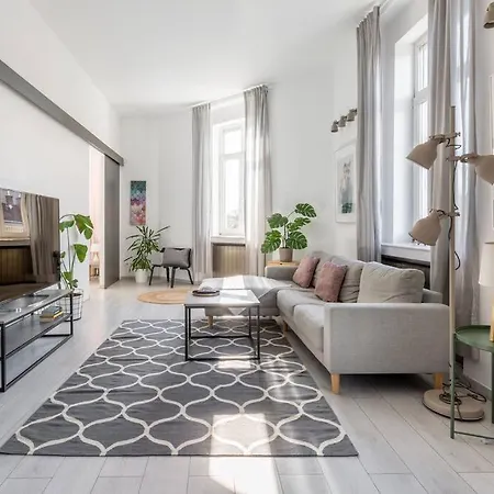 Quaint And Cozy 2-br In The Center