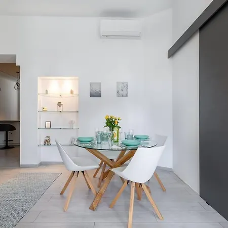 公寓 Quaint And Cozy 2-br In The Center *