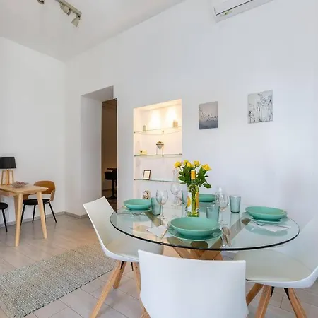 Quaint And Cozy 2-br In The Center