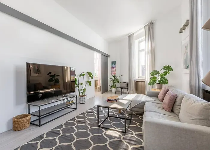 Apartment Quaint And Cozy 2-br In The Center *