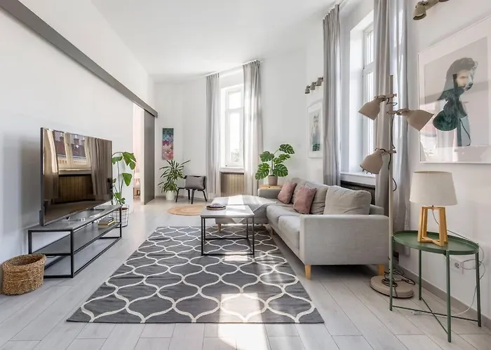 Quaint And Cozy 2-br In The Center