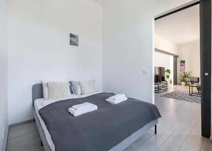 Quaint And Cozy 2-br In The Center Apartment *