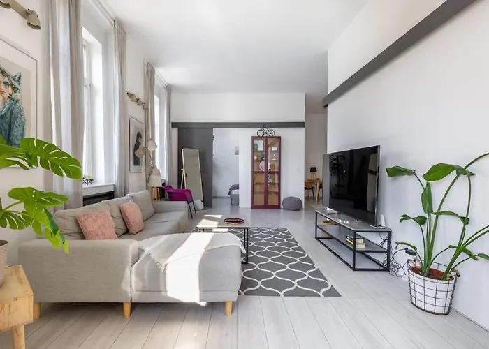 Quaint And Cozy 2-br In The Center *