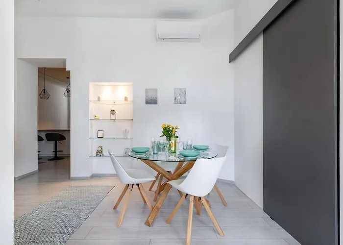 Apartment Quaint And Cozy 2-br In The Center *