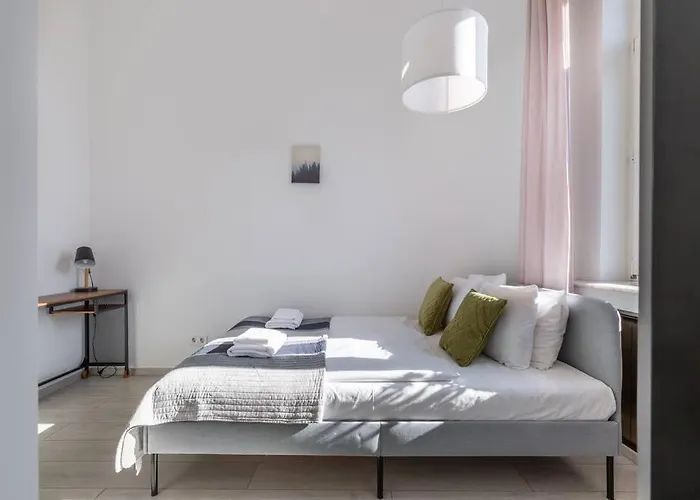 Apartment Quaint And Cozy 2-br In The Center