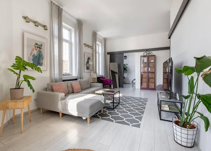 Quaint And Cozy 2-br In The Center Apartment *